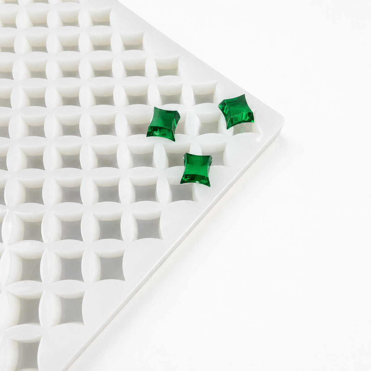 Moule carré en silicone pour gummies avec gummies vert émeraude pour production en gros sur commande