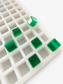 Moule à gummies cubes de 2.85 mL, 315 cavités, avec cubes finis vert émeraude