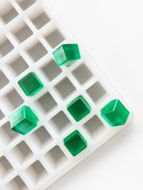 Moule à gummies cubes de 2.85 mL, 315 cavités, avec gummies vert émeraude