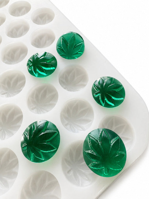 Moule à gummies feuille de 3.1 mL, 185 cavités, avec gummies vert émeraude