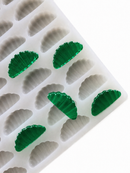 Moule à gummies quartier d’orange de 3 mL, 140 cavités, avec gummies translucides vert émeraude