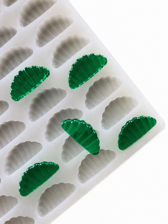 Moule à gummies quartier d’orange de 3 mL, 140 cavités, avec gummies translucides vert émeraude