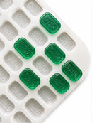 Moule à gummies brique de 4 mL, 185 cavités — vue de dessus en angle avec gummies CBD vert émeraude