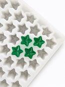 Moule à gummies etoile de 4 mL - 168 cavites - vue en angle, avec des gummies vert émeraude