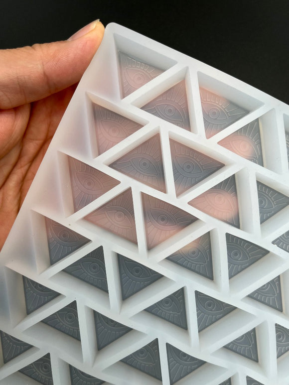 5,1 ml moule gommeux triangle pyramide - 220 cavités